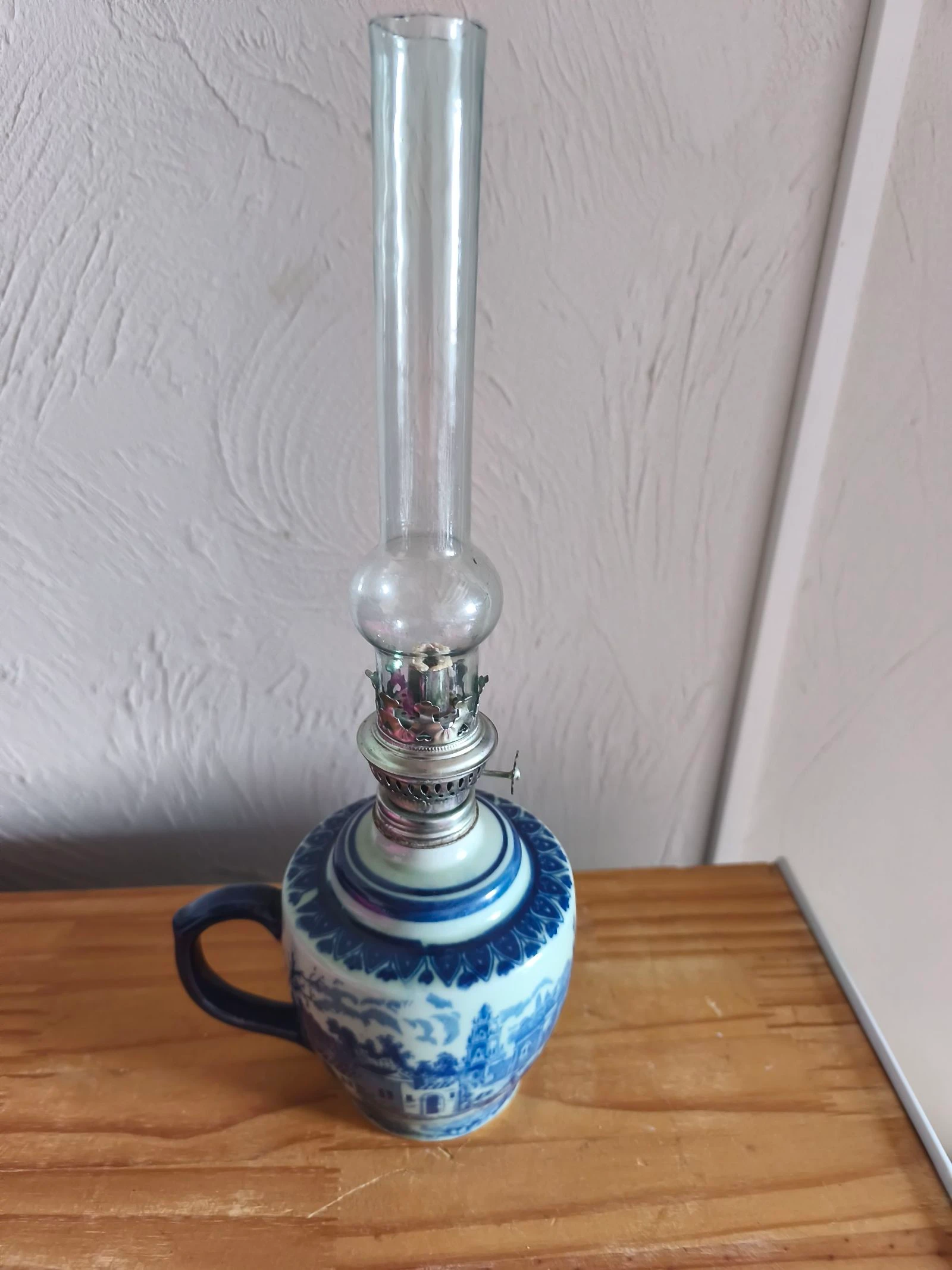 Ancienne Lampe à pétrole en céramique bleue et blanche - Style XIXème siècle